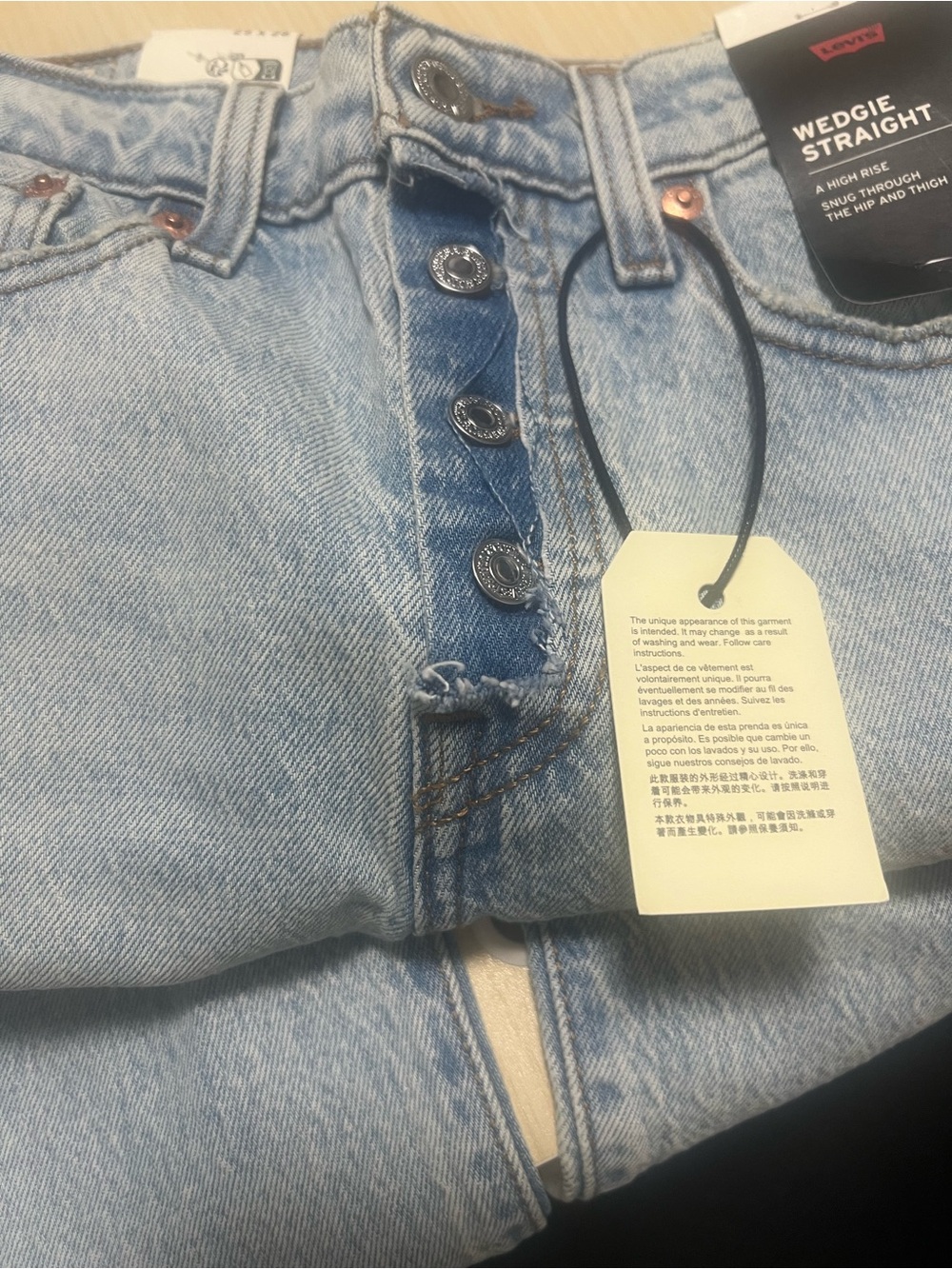 Levi’s Wedgie Straight Distressed Jeans NWT Light Wash 25x26 - Picture 5 of 8